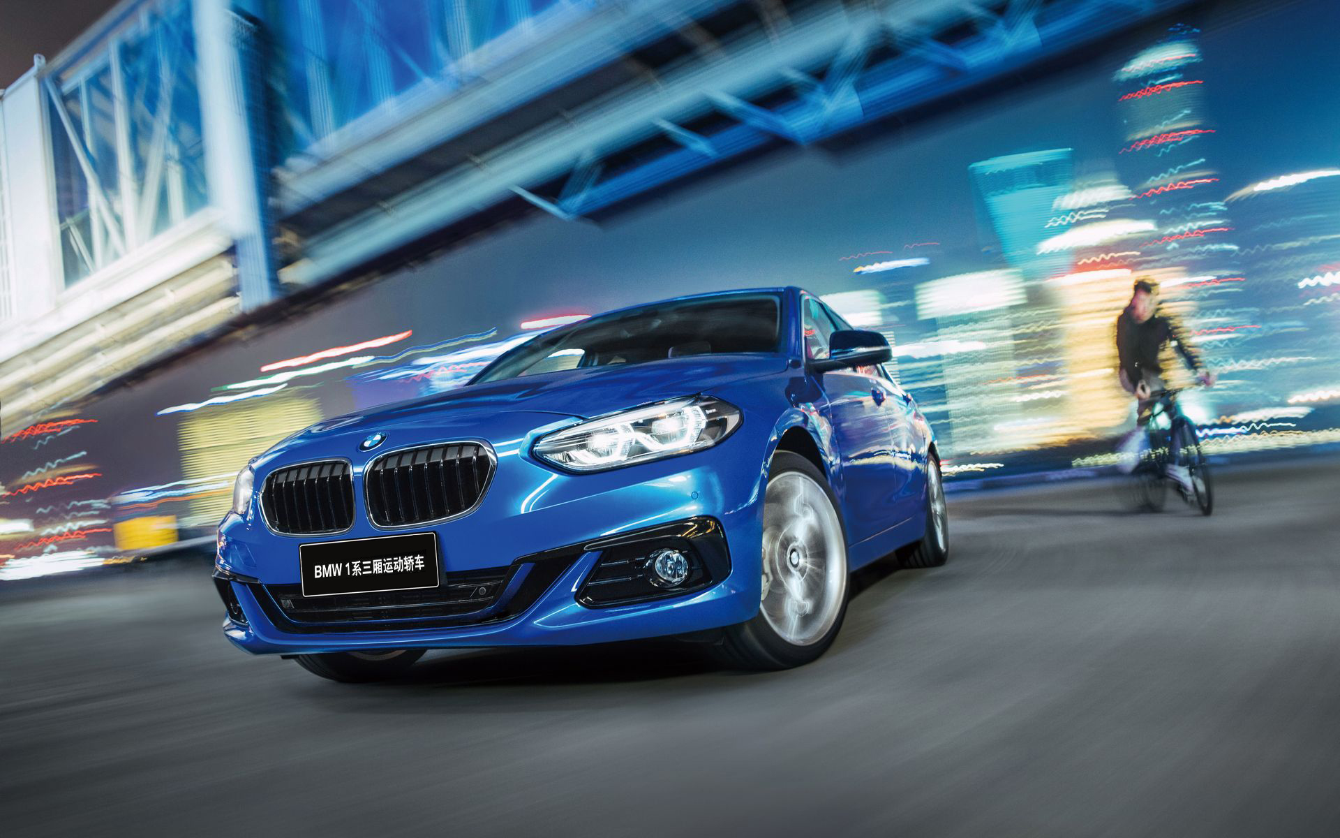 新BMW 1系三厢运动轿车的BMW互联驾驶 图片与视频 新BMW 1系三厢运动轿车的BMW互联驾驶 图片与视频