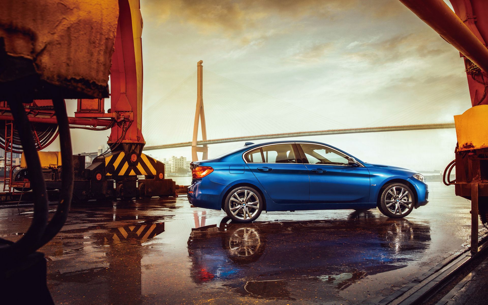 新BMW 1系三厢运动轿车的BMW互联驾驶 图片与视频 新BMW 1系三厢运动轿车的BMW互联驾驶 图片与视频