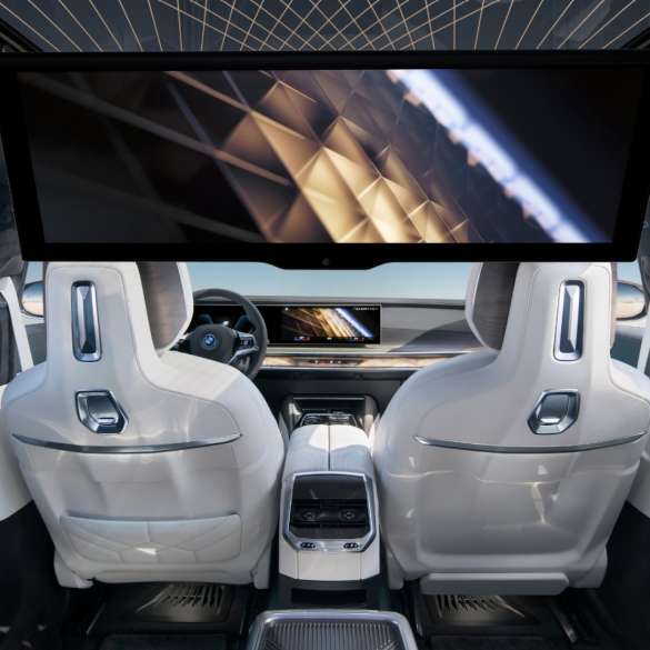 宝马X1宽适内饰空间