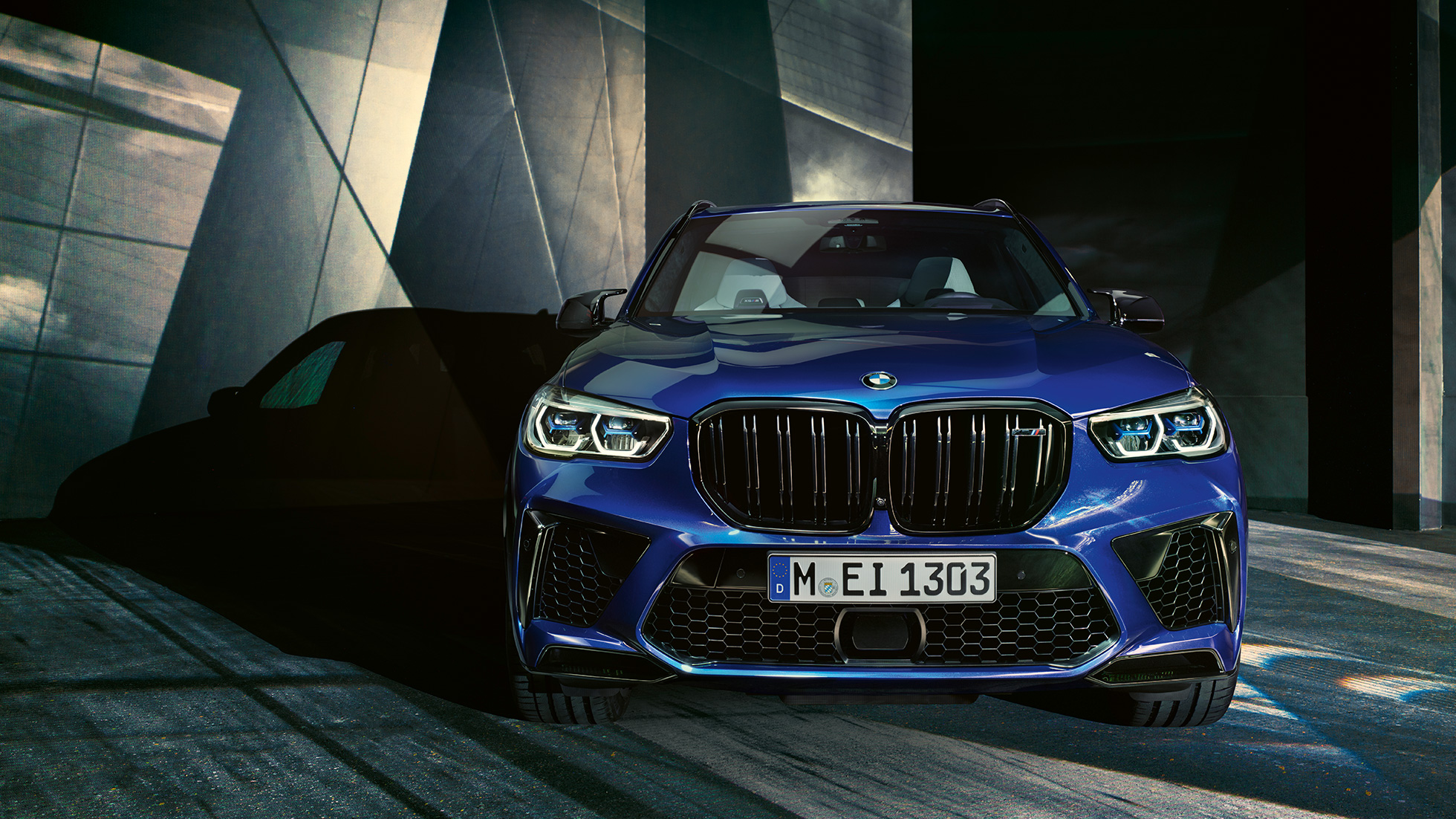 Exterieur-Design BMW X5 M Competition Exterior design BMW X5 M Competition F95 2020 Marina Bay Blue metallic front view