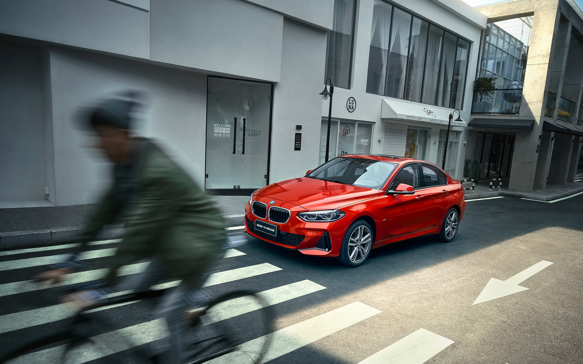 新BMW 1系三厢运动轿车的BMW互联驾驶 图片与视频 BMW 1系三厢运动轿车的BMW互联驾驶 图片与视频