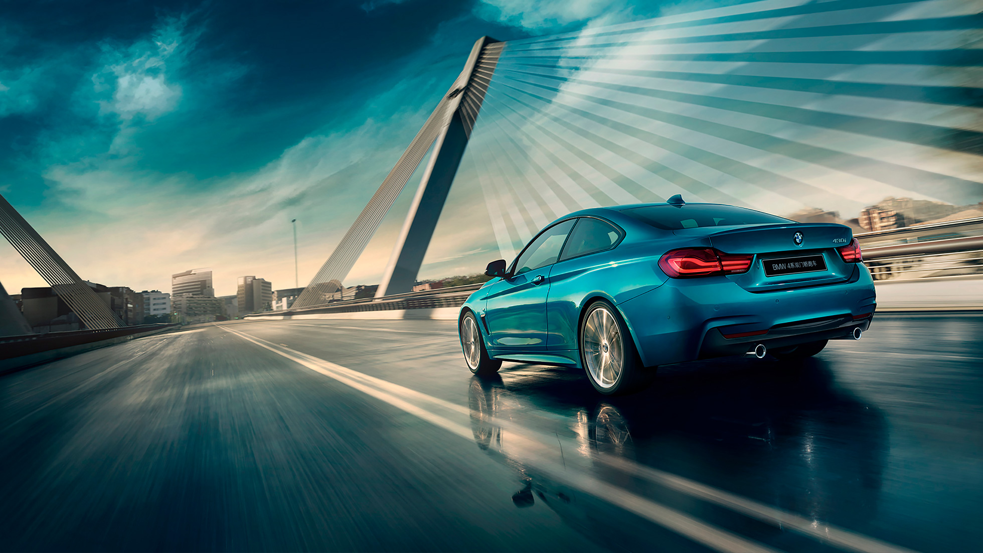 醒目的保险杠搭配整体式排气管,赋予BMW 4系双门轿跑车2019款坚毅果敢的姿态。全新设计的LED尾灯强调了车身宽度,彰显了十足的动感。 醒目的保险杠搭配整体式排气管,赋予BMW 4系双门轿跑车2019款坚毅果敢的姿态。全新设计的LED尾灯强调了车身宽度,彰显了十足的动感。
