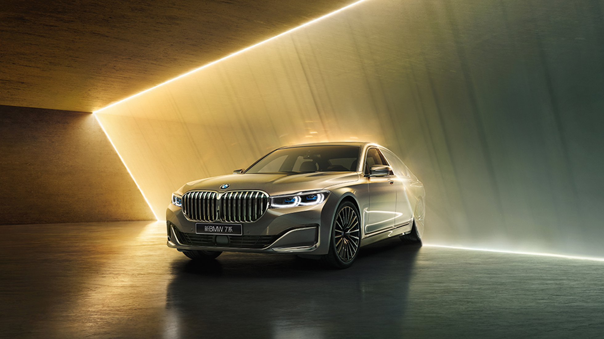 BMW 7 Series Sedan Connectivity features BMW 7 Series Sedan: man sits in BMW and uses Connectivity features