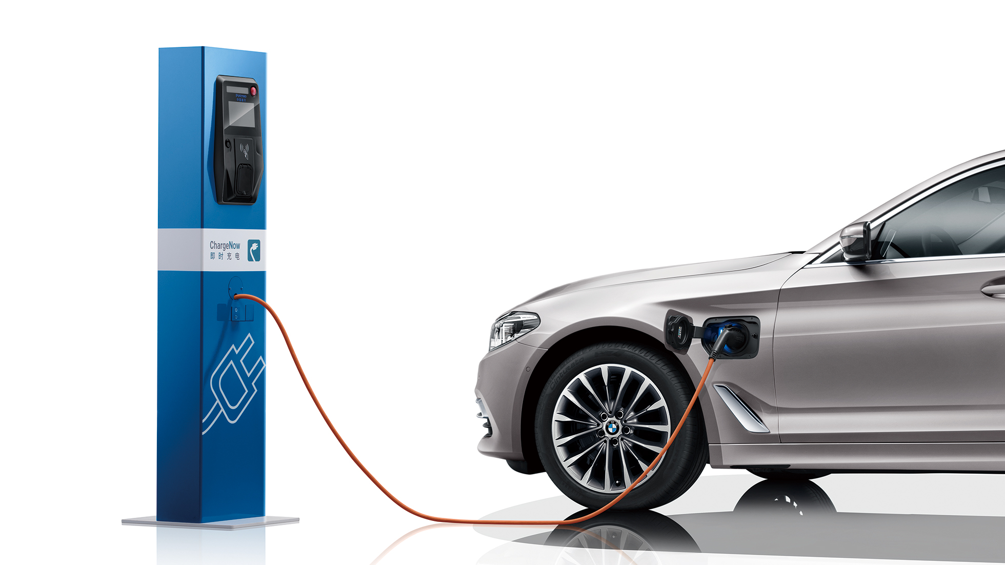 BMW提供便捷周到的充电保障,让驾驶乐趣无忧续航。 BMW提供便捷周到的充电保障,让驾驶乐趣无忧续航。