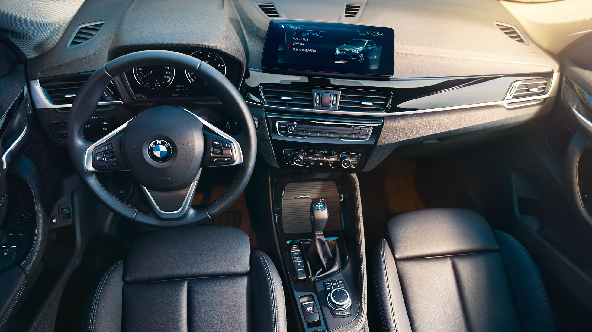 BMW远程控制应用(iOS系统和Android系统),可随时提供车辆位置、电池电量和剩余里程等车辆当前状态的详细信息。 BMW远程控制应用(iOS系统和Android系统),可随时提供车辆位置、电池电量和剩余里程等车辆当前状态的详细信息。
