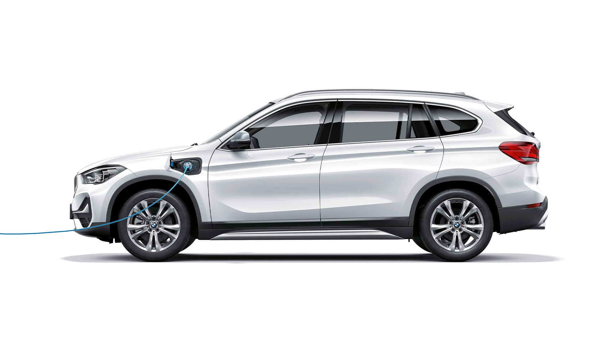 BMW在中国市场提供全面的充电解决方案,通过个性化的私人充电桩、分布广泛的公共充电设施、BMW专属充电站以及贴心的数字化充电服务,为客户提供互联、便捷、智能的充电体验。 BMW在中国市场提供全面的充电解决方案,通过个性化的私人充电桩、分布广泛的公共充电设施、BMW专属充电站以及贴心的数字化充电服务,为客户提供互联、便捷、智能的充电体验。