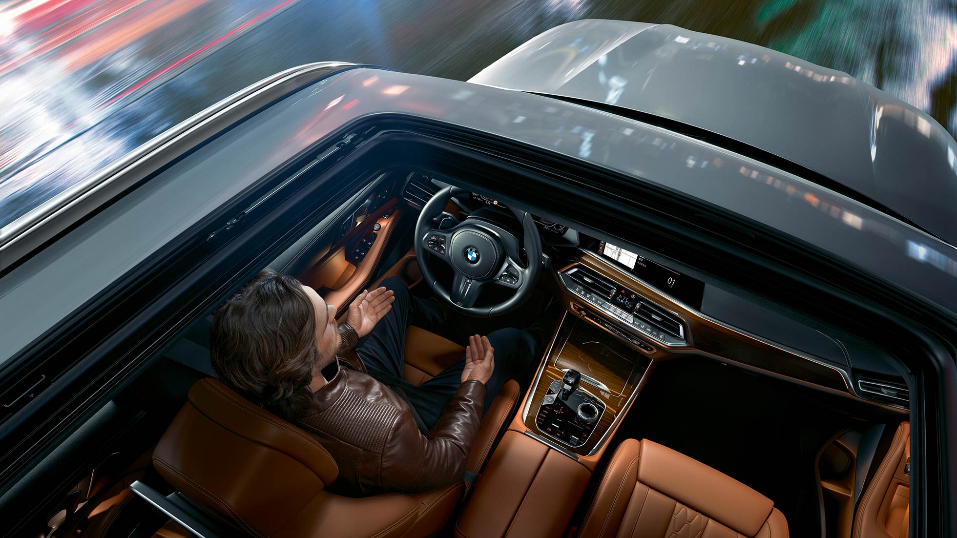 全新BMW X5插电式混合动力可选装BMW个性化定制Merino扩展真皮内饰,匠心工艺打造愉悦触感,令高雅姿态熠熠生辉。 全新BMW X5插电式混合动力可选装BMW个性化定制Merino扩展真皮内饰,匠心工艺打造愉悦触感,令高雅姿态熠熠生辉。