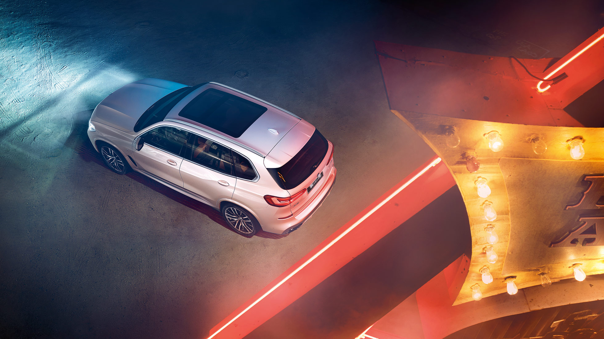 全新BMW X5插电式混合动力整车采用轻量化车身材料,带来更高的承载力与更灵活的驾乘。 全新BMW X5插电式混合动力整车采用轻量化车身材料,带来更高的承载力与更灵活的驾乘。
