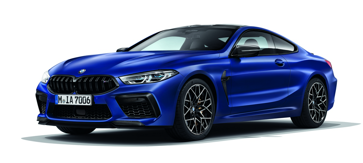 BMW M8 Coupé, three-quarter side view front. BMW M8 Coupé in Frozen Dark Silver, three-quarter side view with front.