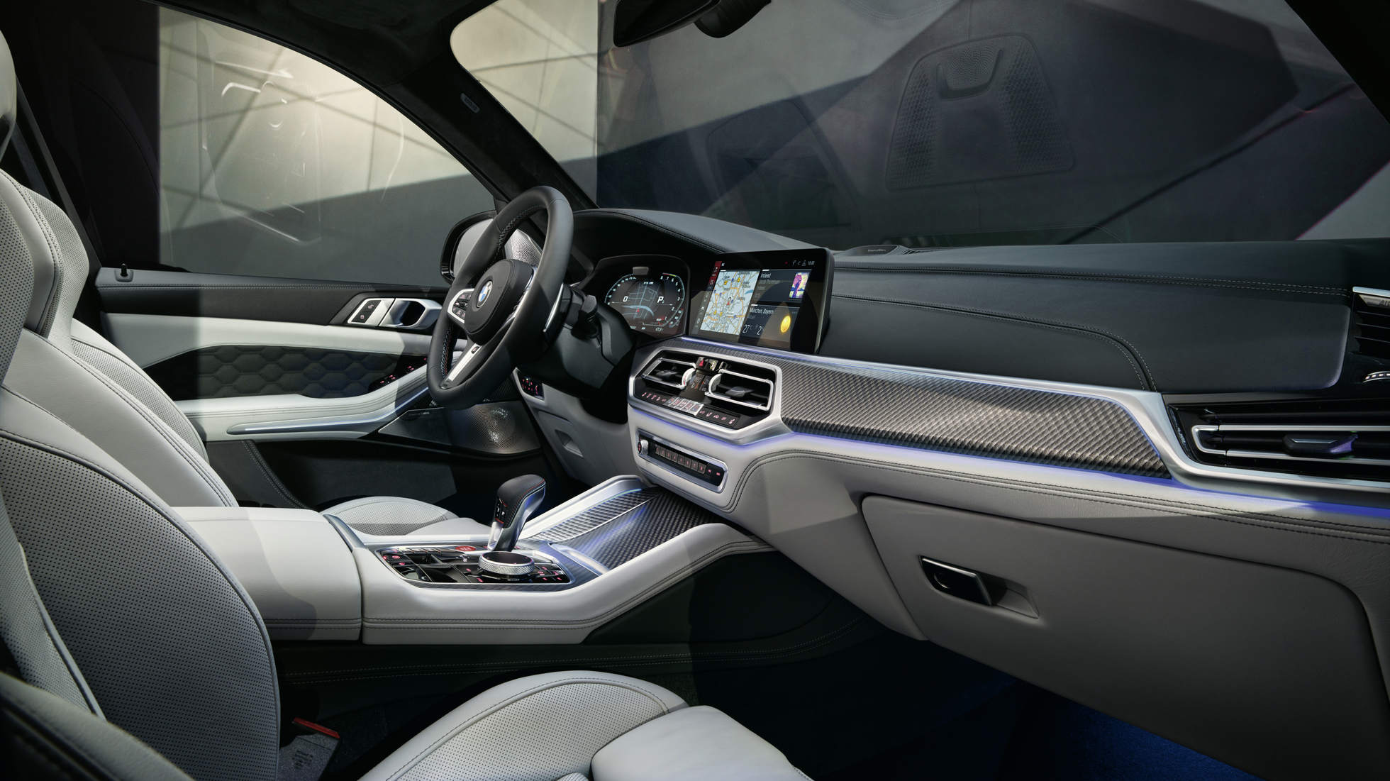 匠心独具的M换挡杆,是全新BMW X5 M运动豪华驾驶舱的亮点之一。 匠心独具的M换挡杆,是全新BMW X5 M运动豪华驾驶舱的亮点之一。