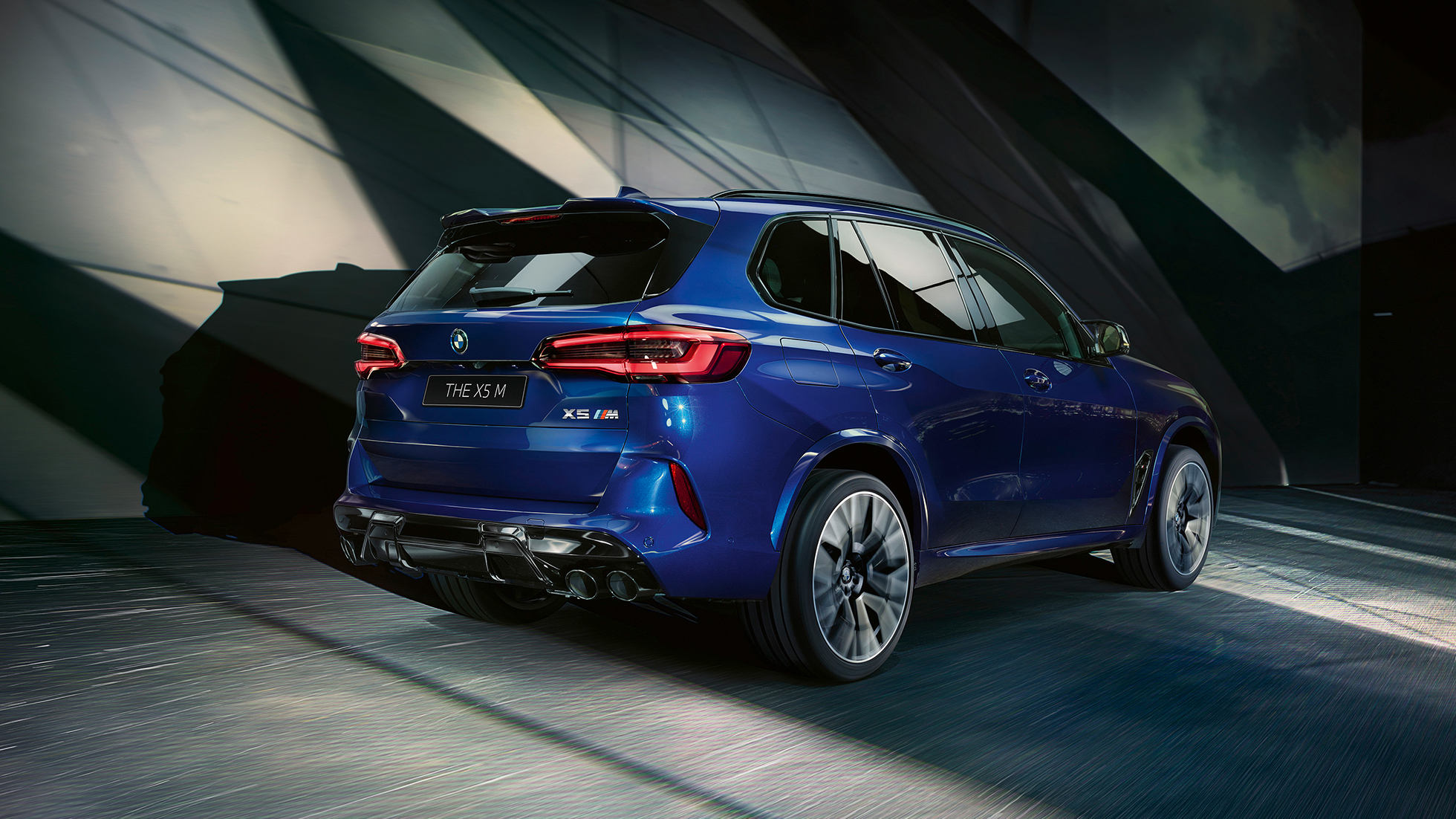 BMW X5 Competition with M xDrive BMW X5 Competition with M xDrive F95 2020 Marina Bay Blue metallic three-quarter rear view