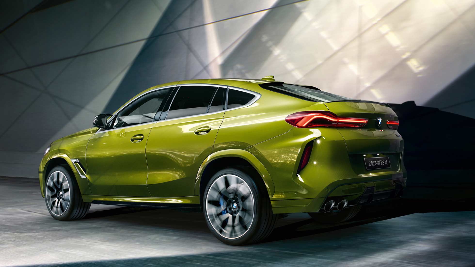 全新BMW X6 M 的尾部造型 全新BMW X6 M 的尾部造型