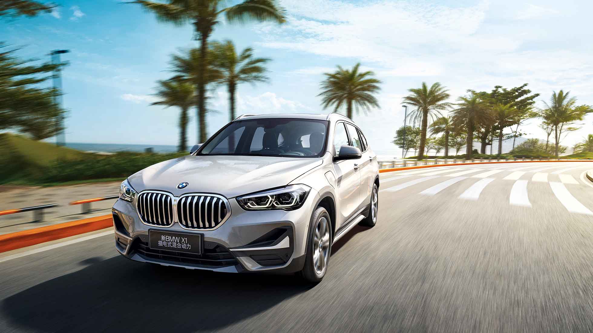 BMW eBoost电机驱动系统随时待命,可以保证车辆拥有强劲的爆发力,电动机可达到165Nm的最大扭矩。 BMW eBoost电机驱动系统随时待命,可以保证车辆拥有强劲的爆发力,电动机可达到165Nm的最大扭矩。
