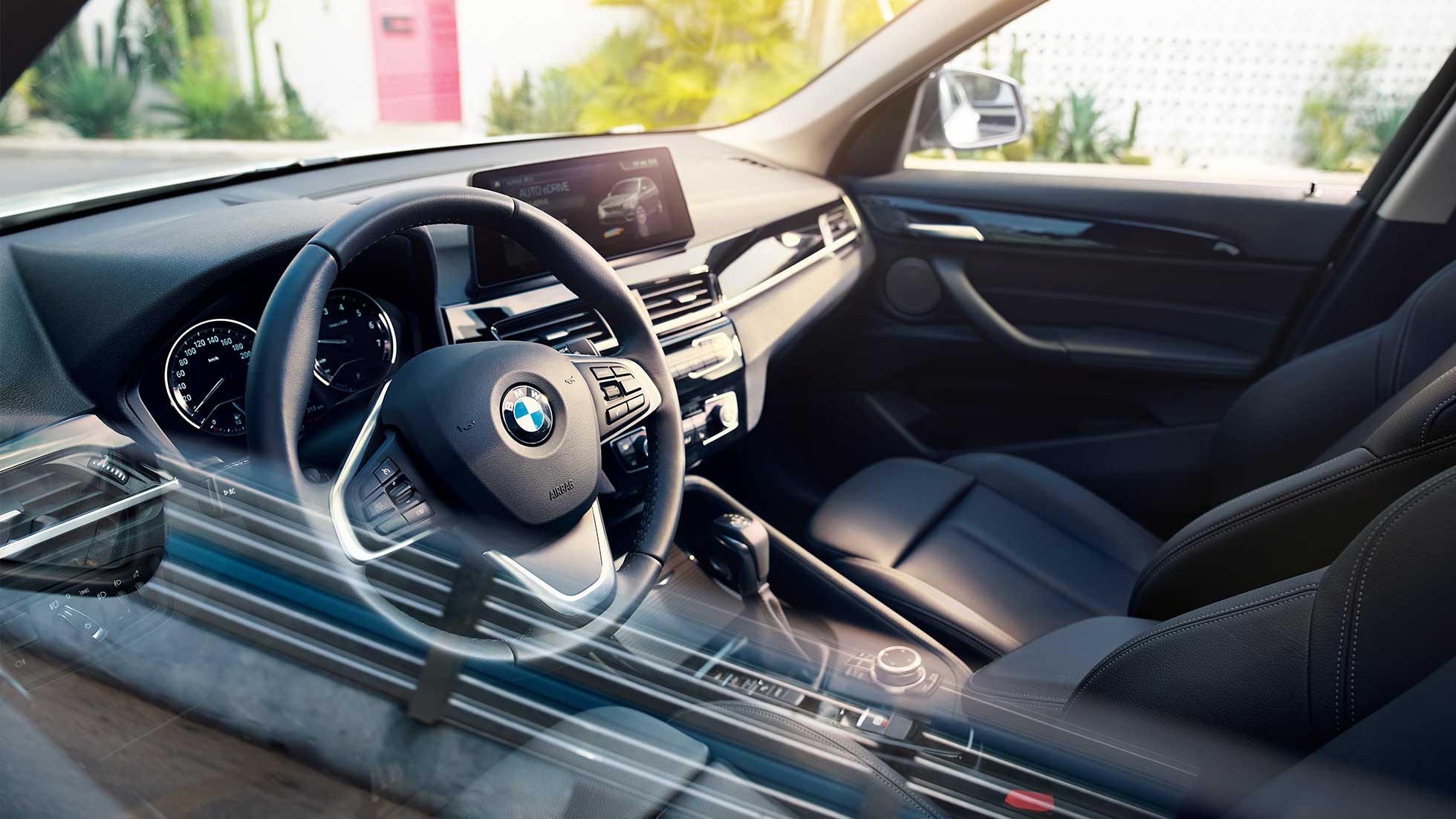 新BMW X1插电式混合动力提供了多种驾驶模式,既能体验高扭矩输出的提速感,又能结合多种路况切换不同的eDrive模式 新BMW X1插电式混合动力提供了多种驾驶模式,既能体验高扭矩输出的提速感,又能结合多种路况切换不同的eDrive模式