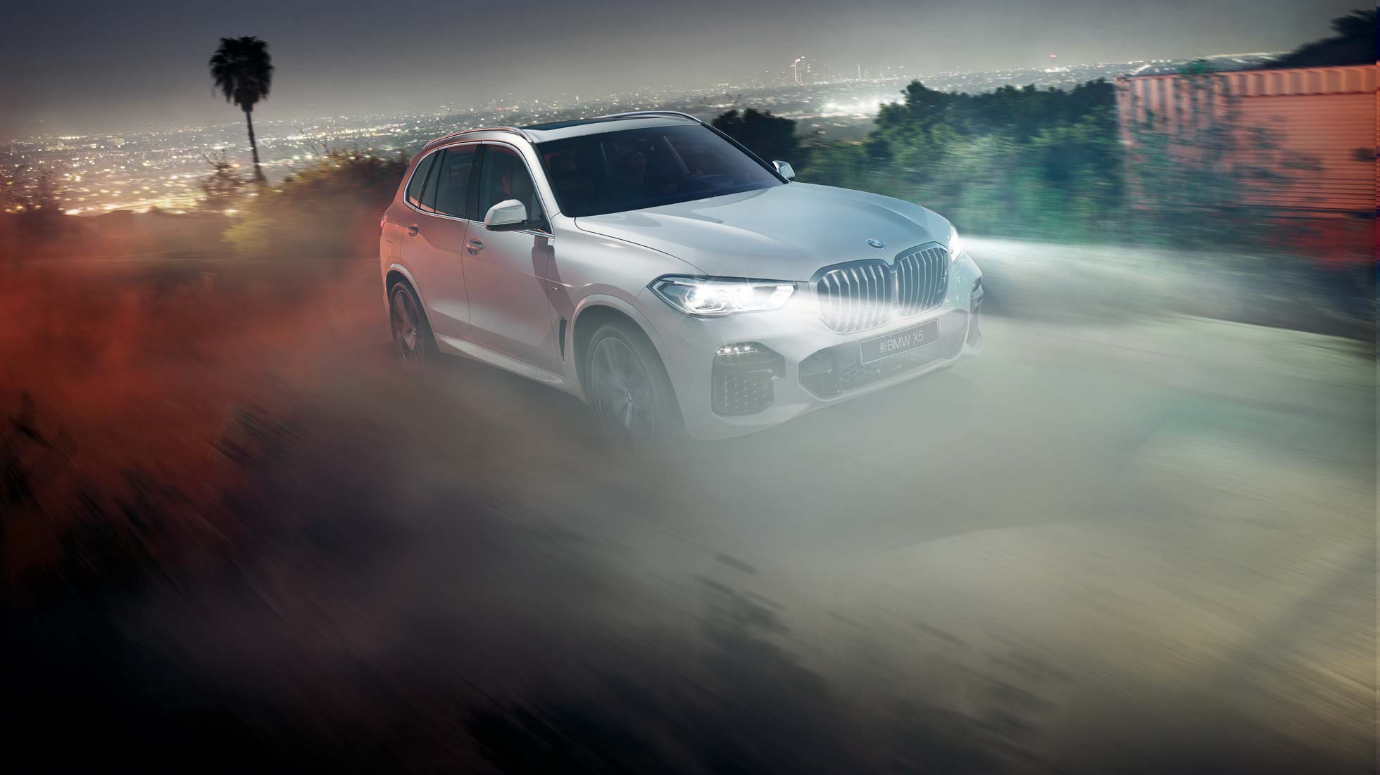 更轻盈,更动感。轻量化车身材料贯穿于新BMW X5的整车设计,坚固且轻质的特殊材料,令其拥有更高的车身承载力,让驾驭稳定而自如,灵活而轻松。 更轻盈,更动感。轻量化车身材料贯穿于新BMW X5的整车设计,坚固且轻质的特殊材料,令其拥有更高的车身承载力,让驾驭稳定而自如,灵活而轻松。