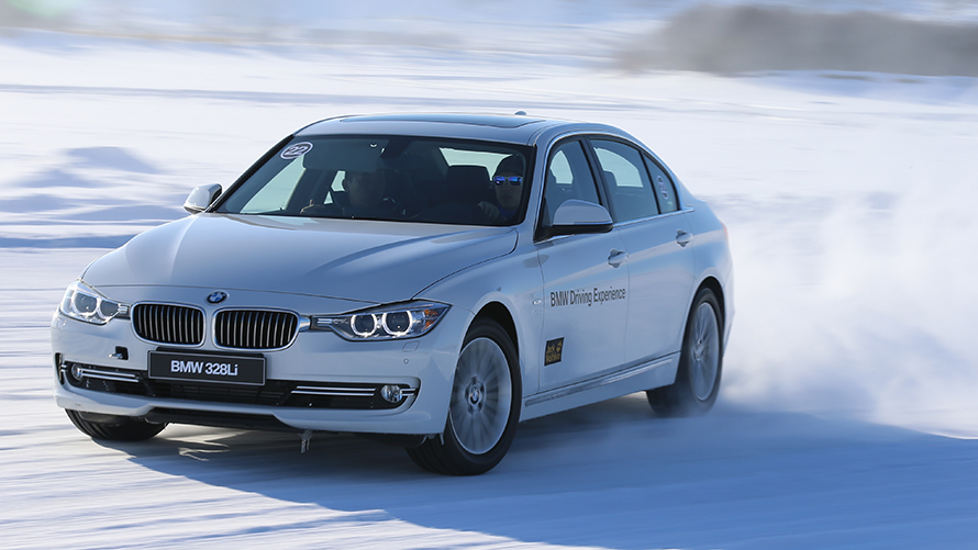 BMW 冰雪驾控