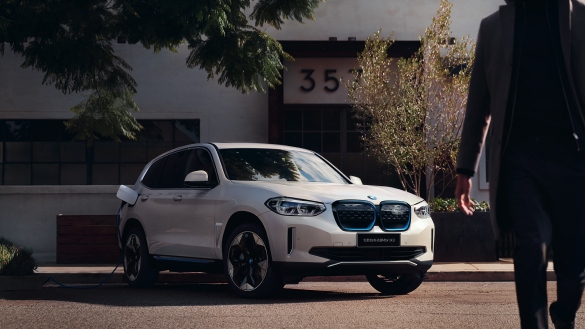 创新纯电动BMW iX3